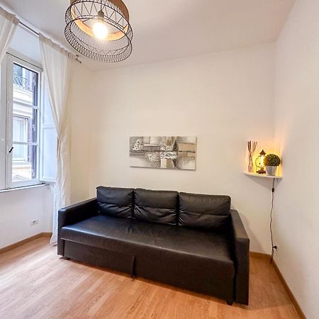 רומא Apartment By The Colosseum - White Chic Flats מראה חיצוני תמונה