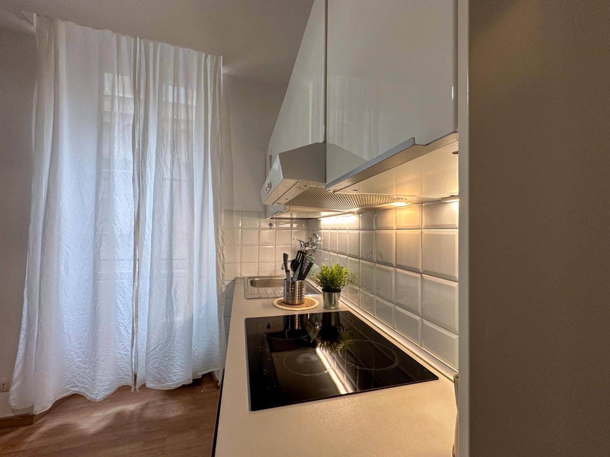 רומא Apartment By The Colosseum - White Chic Flats מראה חיצוני תמונה