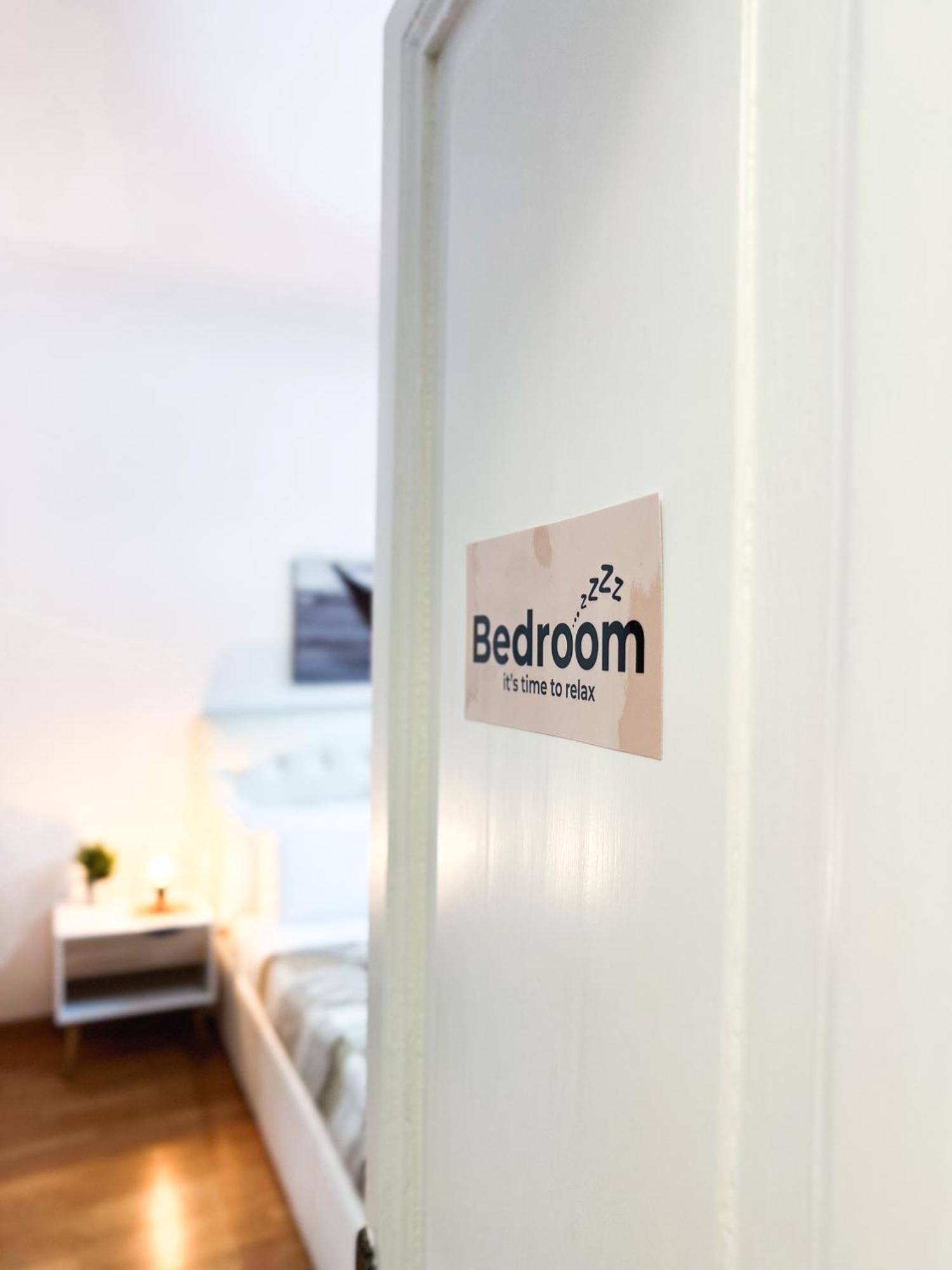 רומא Apartment By The Colosseum - White Chic Flats מראה חיצוני תמונה