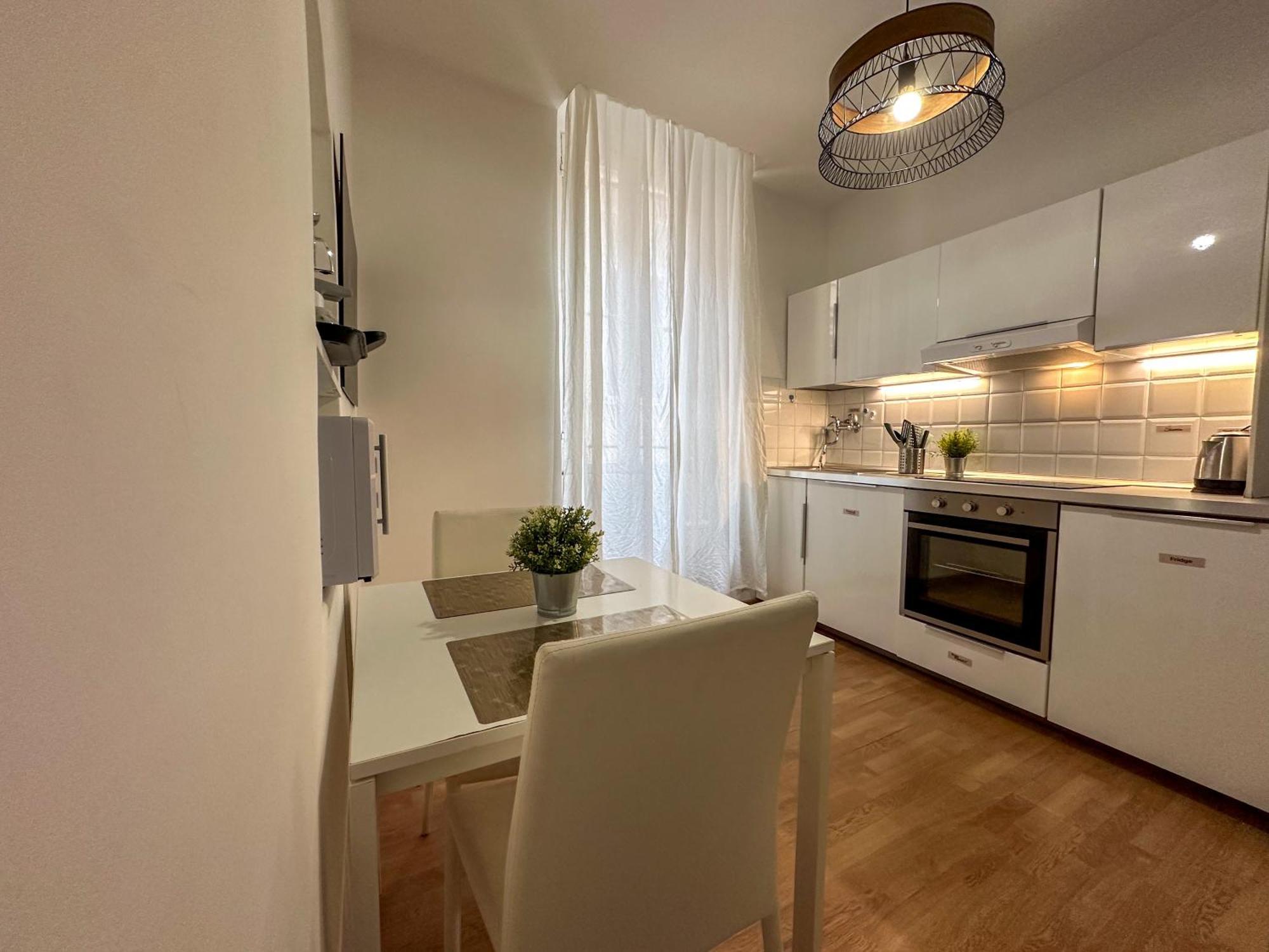 רומא Apartment By The Colosseum - White Chic Flats מראה חיצוני תמונה