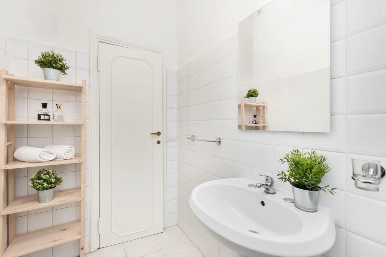 רומא Apartment By The Colosseum - White Chic Flats מראה חיצוני תמונה